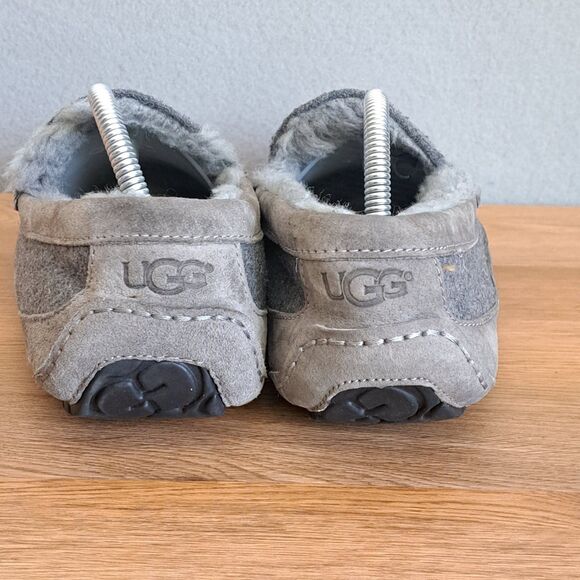 UGG Men’s Ascot Slippers Size 10 Grey Suede UGGplush Fur Lined Slip-On Loafers - Picture 3 of 10
